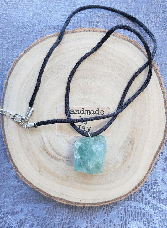 20x30mm Large Raw Fluorite Crystal Gemstone Pendant Reiki Heart Chakra