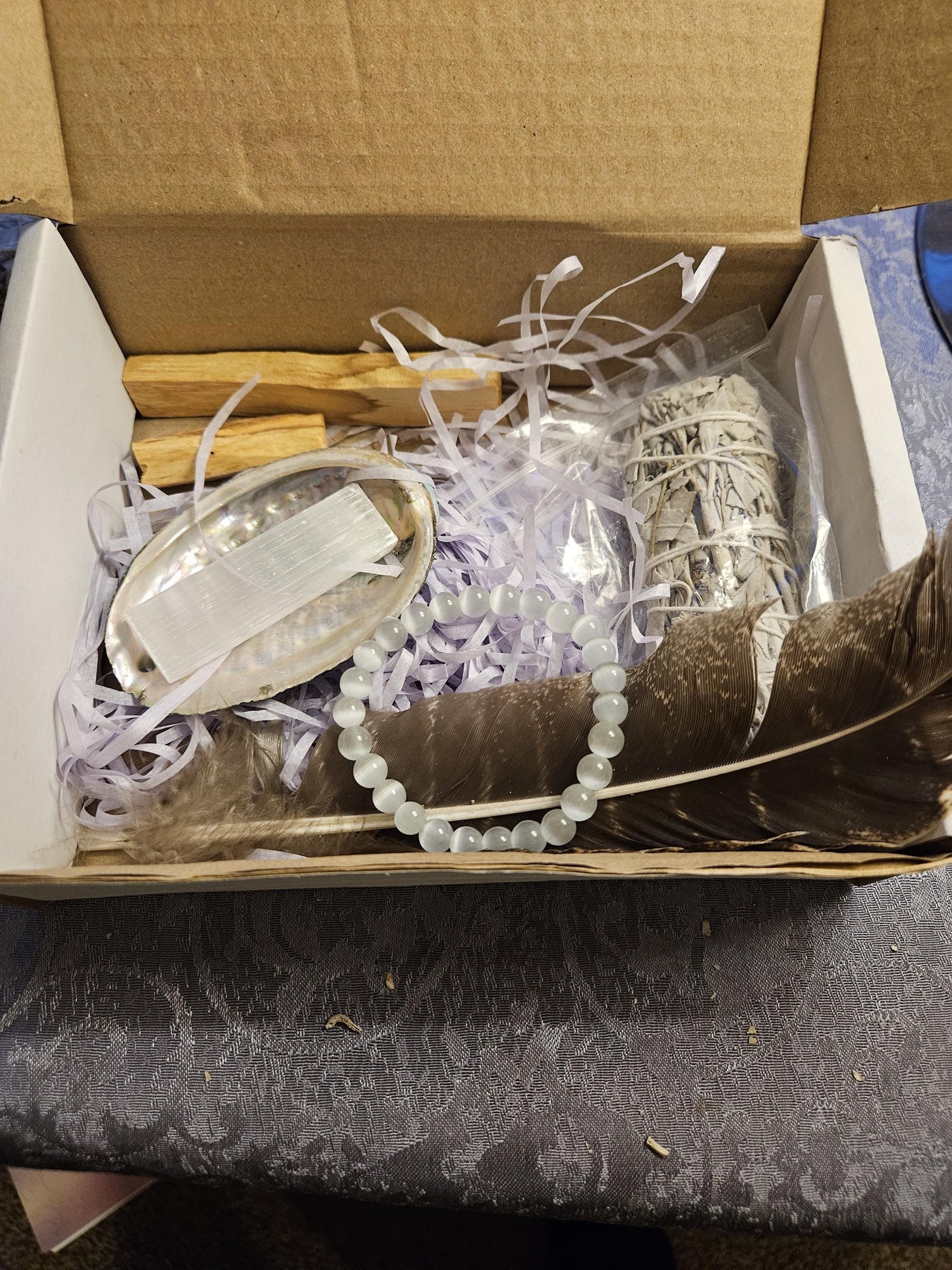 Smudging Set Kit  Abolone Shell, Selenite Crystal Palo Santo Sticks, Feather and White Sage Energy Cleansing free Selenite Bracelet