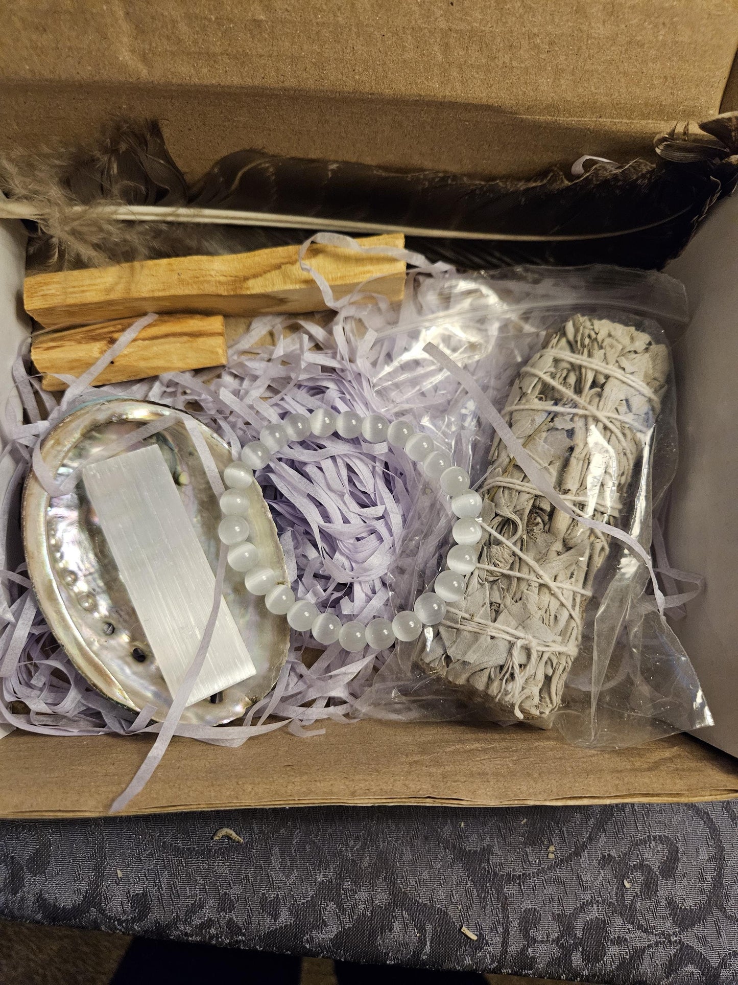 Smudging Set Kit  Abolone Shell, Selenite Crystal Palo Santo Sticks, Feather and White Sage Energy Cleansing free Selenite Bracelet